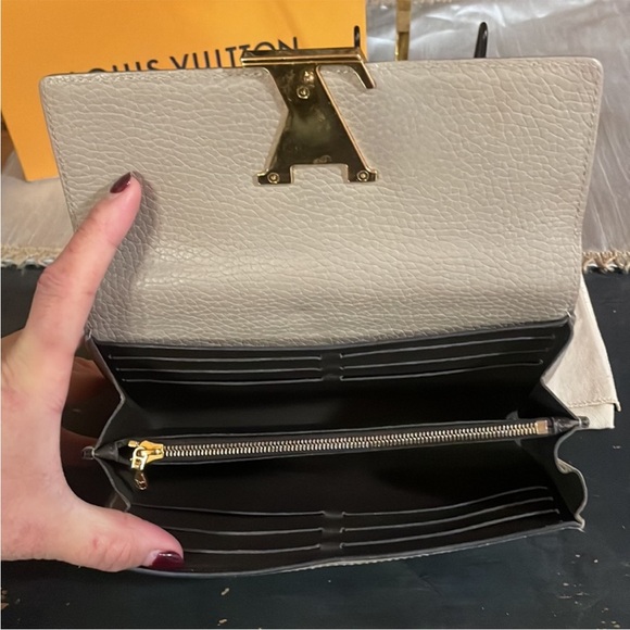 LOUIS VUITTON 2016 gray leather LV Monogram Capucines Wallet serial #MI3176 - Picture 2 of 6